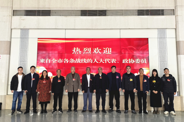 两会代表委员合影_副本.jpg