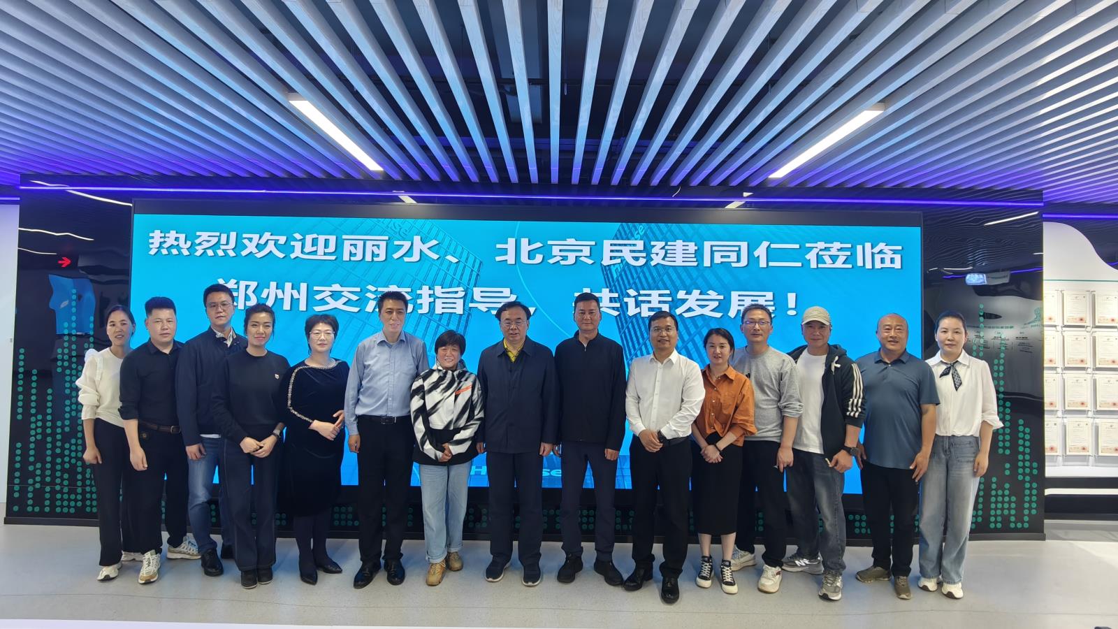 参观海信商用显示河南运营中心.jpg