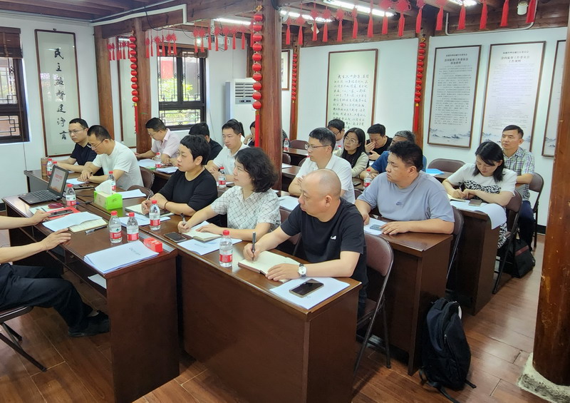 民建椒江区委会召开理论学习中心组（扩大）学习会议_调整大小.jpg