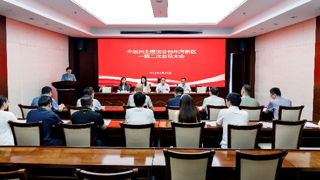 施奇 讲话_副本.jpg