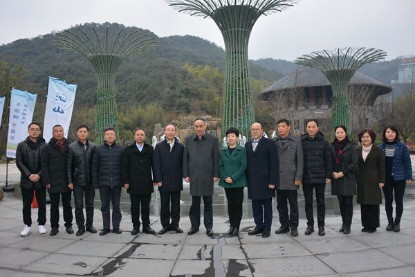 辜胜阻赴浙江调研组织建设和农村特色小镇